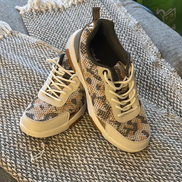 New Onex Leopard Print Sneakers - Picture 2 of 6
